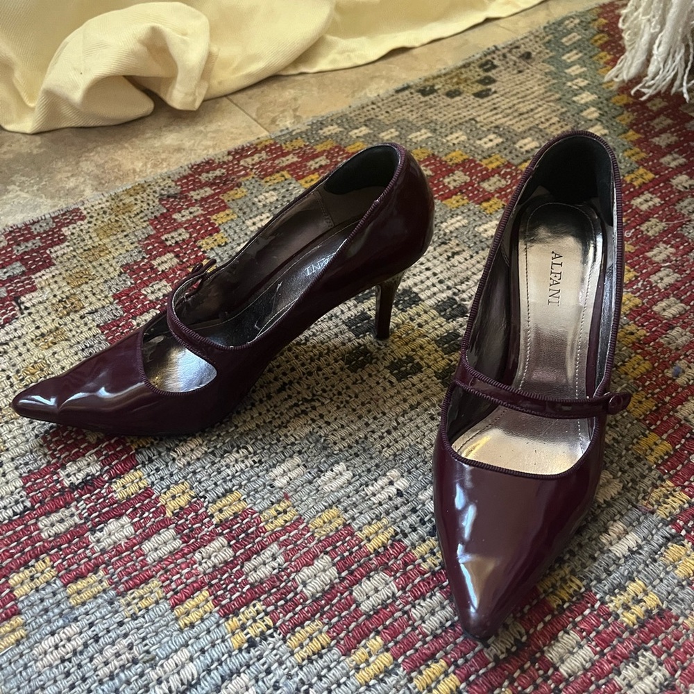 Vintage ALFANI Dark Burgundy/sweet cherry Mary Jane Kitten Heels Pointed toe
